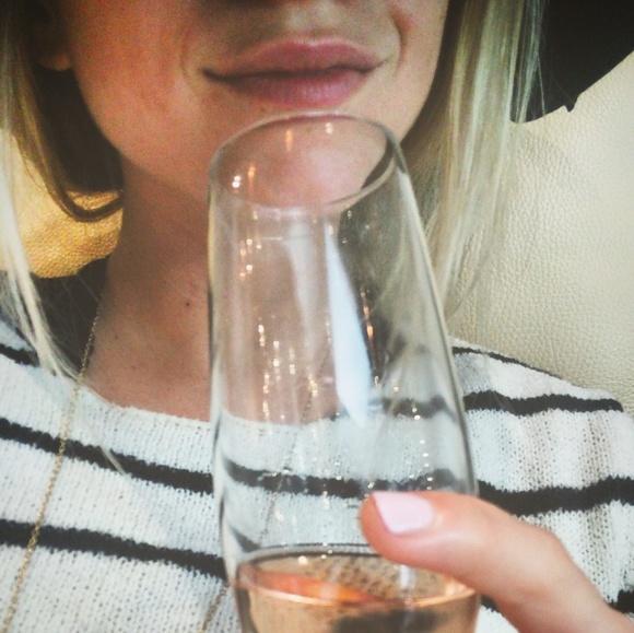 Meet your Posher, Becky♡ - Picture 4 of 5